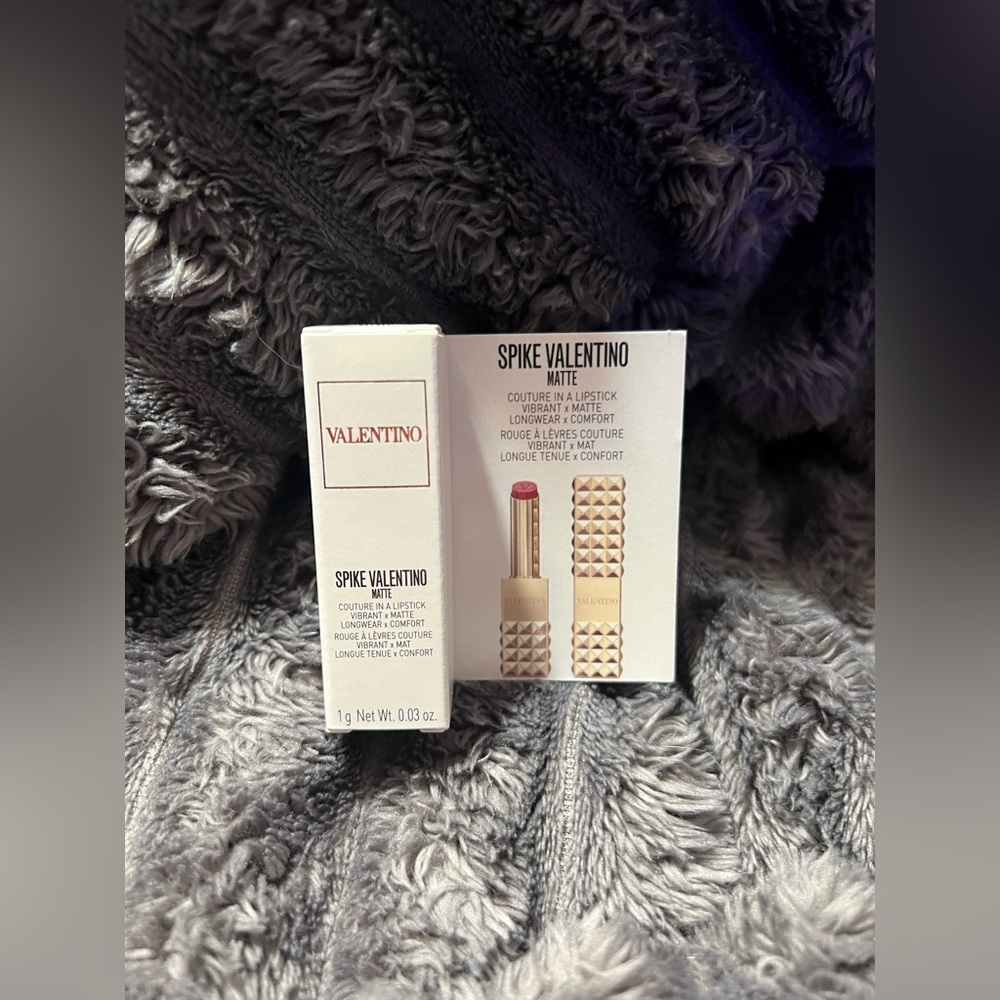 Mini Valentino Matte Lipstick (134R) Couture in The Streets
